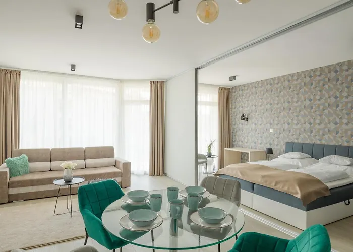 Parizs Garden Apartments